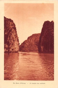 VIETNAM BAIE D ALONG A TRAVERS LES ROCHERS - Picture 1 of 2