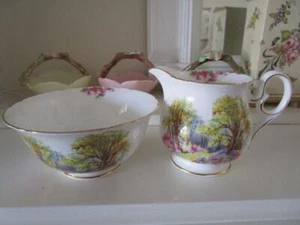 GORGEOUS SHELLEY ENGLAND'S CHARM 0188 FINE BONE CHINA SUGAR BOWL AND CREAMER - Picture 1 of 8