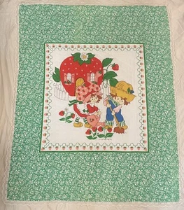 Vintage Green Strawberry Shortcake Quilted Crib Baby Blanket Eyelet Trim 35x44 - Picture 1 of 6