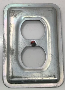 DSS23 CROUSE HINDS SHEET STEEL FLUSH COVER FOR DUPLEX CONVENIENCE RECEPTALCES - Picture 1 of 3