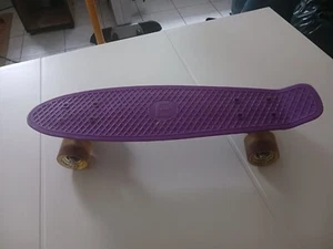 penny board mit Leuchtrollen in lila - Bild 1 von 5