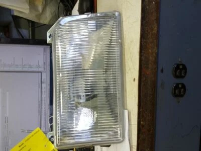 Passenger Right Headlight From 8501 GVW Fits 92-97 FORD F250 PICKUP 374774 - Image 1 of 2