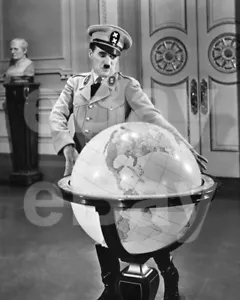 The Great Dictator (1940) Charlie Chaplin 10x8 Photo - Imagen 1 de 1
