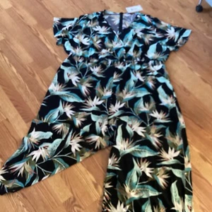 NWT BloomChic Tropical Print Shirred Elastic Waist Wide Leg Jumpsuit Size 30 - Picture 1 of 5