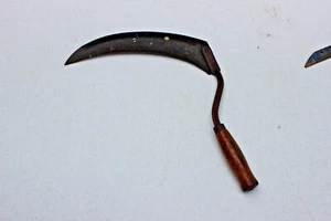 VINTAGE WORTHINGTON WOOD HANDLE SCYTHE SICKLE WOOD HANDLE GREAT CONDITION - Picture 1 of 6