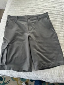 UNDER ARMOUR Heat Gear Loose Grey Golf Shorts Boy's Size YXL - Picture 1 of 3