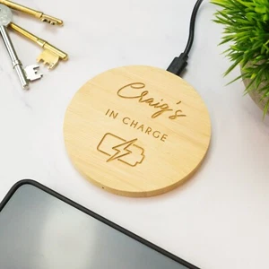 Cargador de teléfono inalámbrico a cargo personalizado cargador de teléfono celular de madera regalo - Imagen 1 de 8