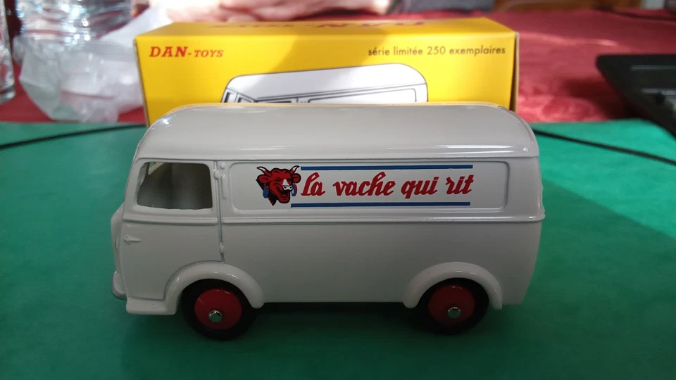 DAN-TOYS: PEUGEOT D3A TOLE FOURGON " La vache Qui Rit" - 1/43 - Série Limitée. - Photo 1/4