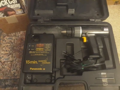 Taladro/destornillador inalámbrico Panasonic EY6100, cargador y estuche sin batería  Foto 1 de 4