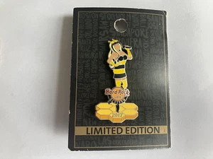 Hard Rock Cafe 2017 Glasgow Enamel Pin badge - Picture 1 of 2