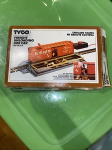 Vintage 1975 Tyco Freight Unloading Box Car Set HO Scale w/Original Incomplete - Picture 1 of 7