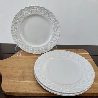 Juego de 7 platos de ensalada blancos en relieve, Claire de Ralph Lauren & Wedgwood 8 1/4" Foto 1 de 4