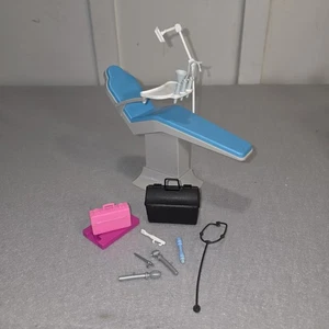 Barbie Mattel 1996 Zahnarzt Dental Patientenstuhl Möbel blau mit Zubehör  - Bild 1 von 6