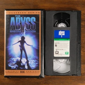 The Abyss - VHS Clamshell Special Widescreen Edition - NEAR PERFECT CONDITION - Picture 1 of 6