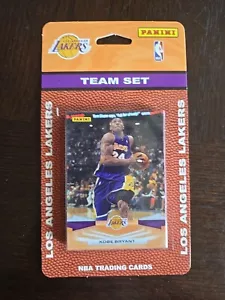 Set 11 carte Panini Kobe Bryant Los Angeles Lakers 2009 squadra sigillata NOS - Foto 1 di 2