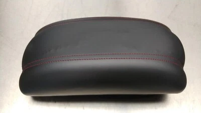 Subaru BRZ 2020 OEM consola central manual reposabrazos tapa negra con puntada roja Foto 1 de 4