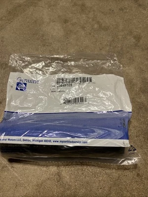 Manguera de llenado de tanque de combustible GM 2584988 OEM 2008-2020 Chevy Express GMC Savana   Foto 1 de 2