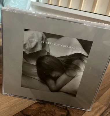 Taylor Swift - Tortured Poets Department CD 2024 The Bolter Variante NEU - Bild 1 von 3