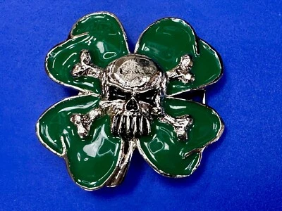 Trébol de cuatro hojas de la suerte cabeza de calavera huesos cruzados roca rebelde hebilla de cinturón Foto 1 de 4