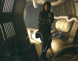 DR WHO - ZAWE ASHTON - signed picture - 8" x 10" - vgc - Picture 1 of 1
