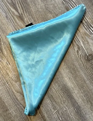 Bufanda de bolsillo cuadrada 100 % sedosa satinada brillante azul claro liso para hombre 17” Foto 1 de 4