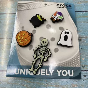 Crocs Confezione 5 Charms Scarpe Halloween Fantasma, Scheletro, Calderone, Zucca, Pozioni - Foto 1 di 3