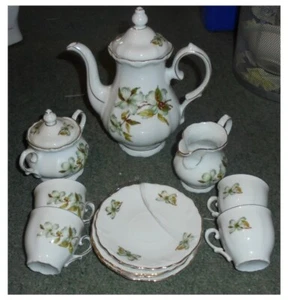 Vintage Hand Painted Porcelain Demitasse Coffee Set with 4 cups and saucers - Picture 1 of 1