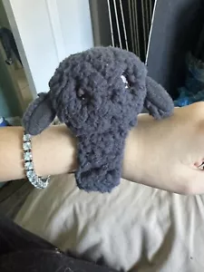 Bulls I Toy Na Na Na Surprise Plüsch Slap Armband - schwarzes Schaf - Bild 1 von 3