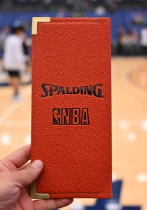 Porte carte de visite de crédit boule de jeu officiel NBA Spalding 4-1/2 x 10 - Photo 1/9