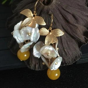 D13 Ohrringe vergoldete Blüten Barockperle gelber Chalzedon Haken aus Silber 925 - Bild 1 von 5