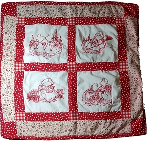 Colgante de pared vintage Sunbonnet Friend bordado a mano acolchado rojo y blanco VER - Imagen 1 de 9
