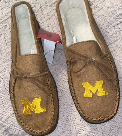 FOCO Michigan Wolverines Moccasin Slippers Size Med Cover