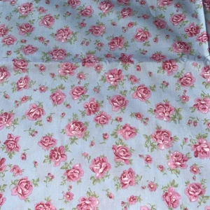 4 Metres Of Pretty Rose Cotton Fabric - Picture 1 of 2