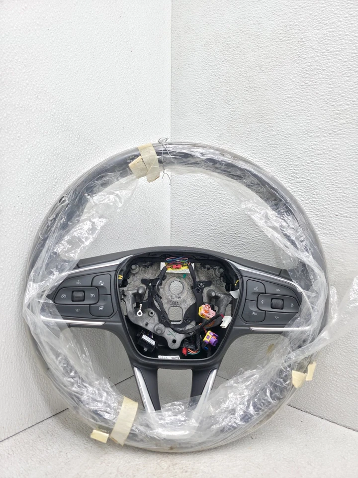 Volante Buick Encore GX 2020-2024 con interruptores de control OEM 545314023 Foto 1 de 4