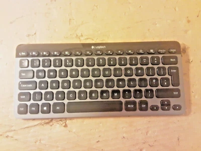 Clavier éclairé Bluetooth Logitech K810 - PAS D'APPARIEMENT - Photo 1/4