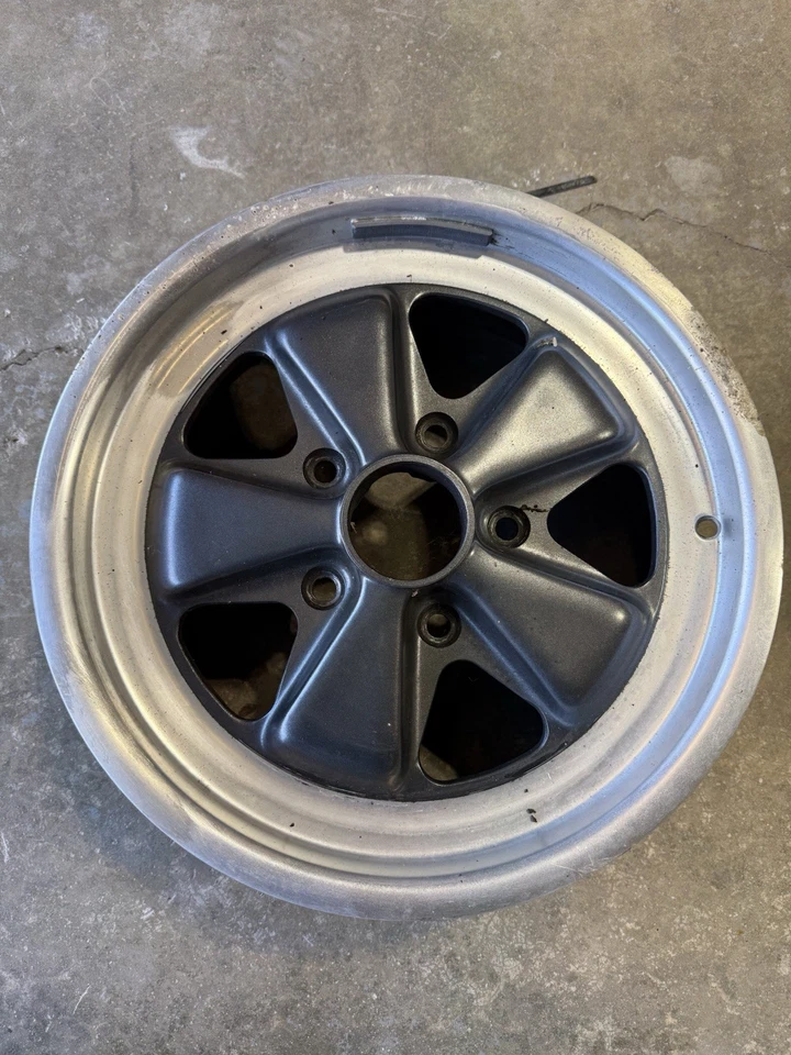 Llanta Porsche 911 FUCHS 6J X 16 91136102043   Foto 1 de 4