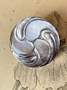 Grand bouton ancien en nacre ciselée mother of pearl French button 1900 2,7cm - Bild 1 von 2