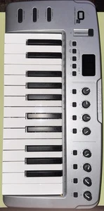 M-Audio O2 Mobile USB MIDI Controller Keyboard Only NO CABLES - Picture 1 of 4