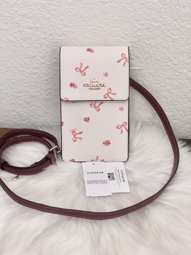 A tracolla telefono Coach CN780 Nord Sud nuova con etichette con stampa fiocco gesso vino multi