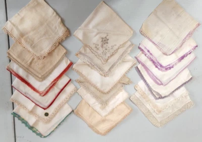 Lote de 18 pañuelos/pañuelos de colección para mujer/dama bordes de ganchillo principalmente lino Foto 1 de 4