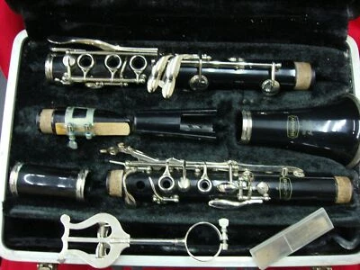 BUNDY / SELMER RESONITE CLARINET WITH CASE *L@@K* - Image 1 of 4