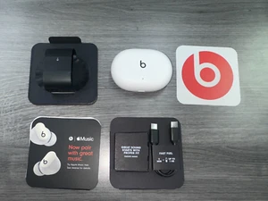 Auriculares internos Beats by Dr. Dre Studio Buds blancos MQLJ3LL/A - Imagen 1 de 4