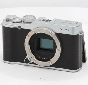 Fujifilm X-A1 16,3-MP-Digitalkamera Gehäuse silber mit Akkus & Ladegerät - Bild 1 von 3