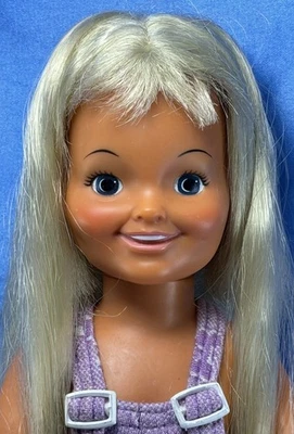 Muñeca DINA Ideal Crissy Family 16 pulgadas con mameluco púrpura original y zuecos blancos! Foto 1 de 4