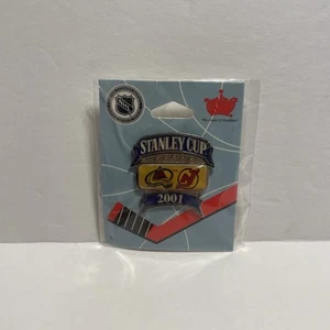 Colorado Avalanche 2001 Stanley Cup vs New Jersey Devils NHL Hockey Pin SEALED - Picture 1 of 4