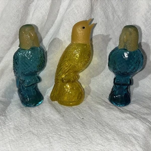 Lotto di 3 bottiglie profumo vintage Avon Island Parakeet Moonwind Bird da collezione - Foto 1 di 3