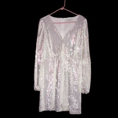 Mini Vestido WAYF para Mujer Carrie Blanco Plateado Lentejuelas Talla L Usado Foto 1 de 4