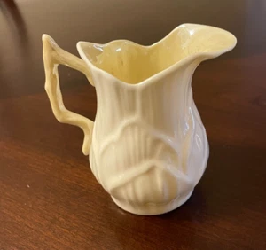 Belleek Ireland Vintage Blattmuster gelb cremefarben Miniatur KRUG Ewer Krug - Bild 1 von 6