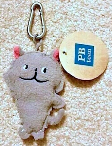 Nuevo con etiquetas Juego de 2 Mochila Pottery Barn PB Adolescente Gris Gato Equipo Dije FOB - Imagen 1 de 3