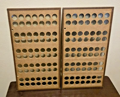 Lote De Colección De 2 Tableros De Monedas - Nº 200 ranuras para monedas de 18 mm - Vacías - 14" x 7,5" Foto 1 de 3